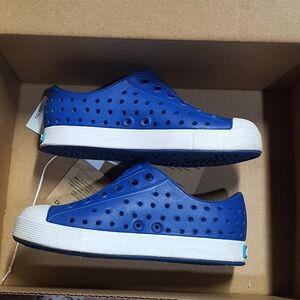 Native Jefferson Kids Shoes – Victoria Blue/Shell White – Size 7 (C7)